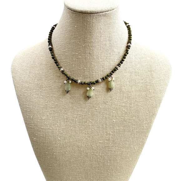 Vintage Necklace Green Jadeite Pendant Drops Glass Beads Short 14.5 Inches - Picture 8 of 13